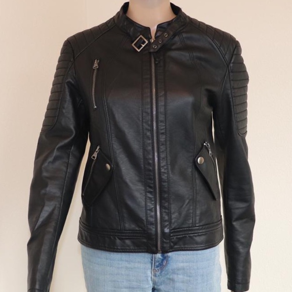 Back leather jacket!! Size L